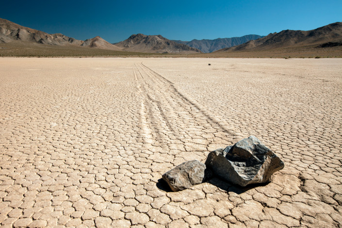 Движущиеся камни "Долины смерти". Почему в США не хотят разгадывать их  тайну | Tengri Travel