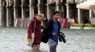 В Венеции "красный" уровень опасности, затопило 75 процентов города