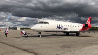 Видео с толкающими самолет пассажирами появилось в Сети