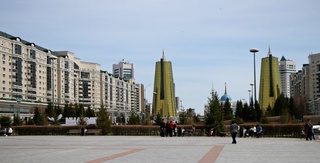 Астана. Площадь возле Байтерека.