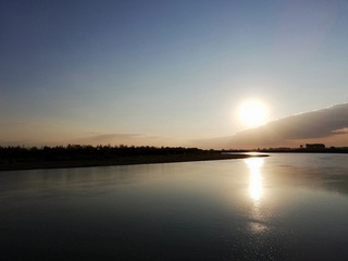 Восход солнца, река Урал.